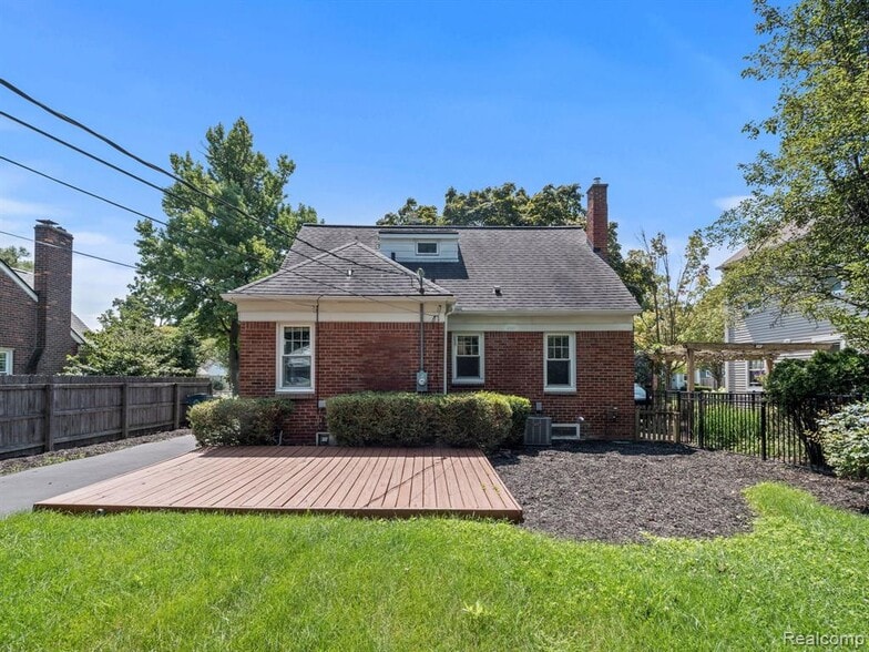Building Photo - 1679 Villa Rd