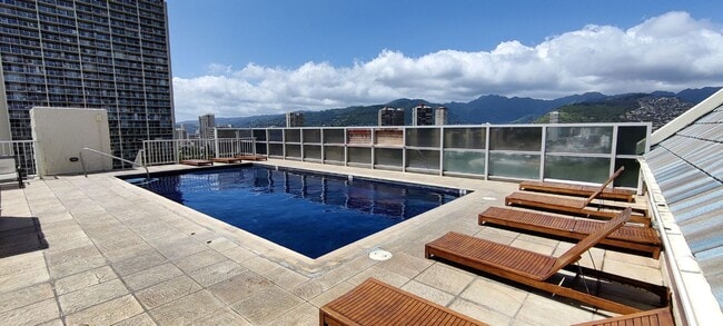 Building Photo - Fully Furnished Studio with Parking in Waikiki
