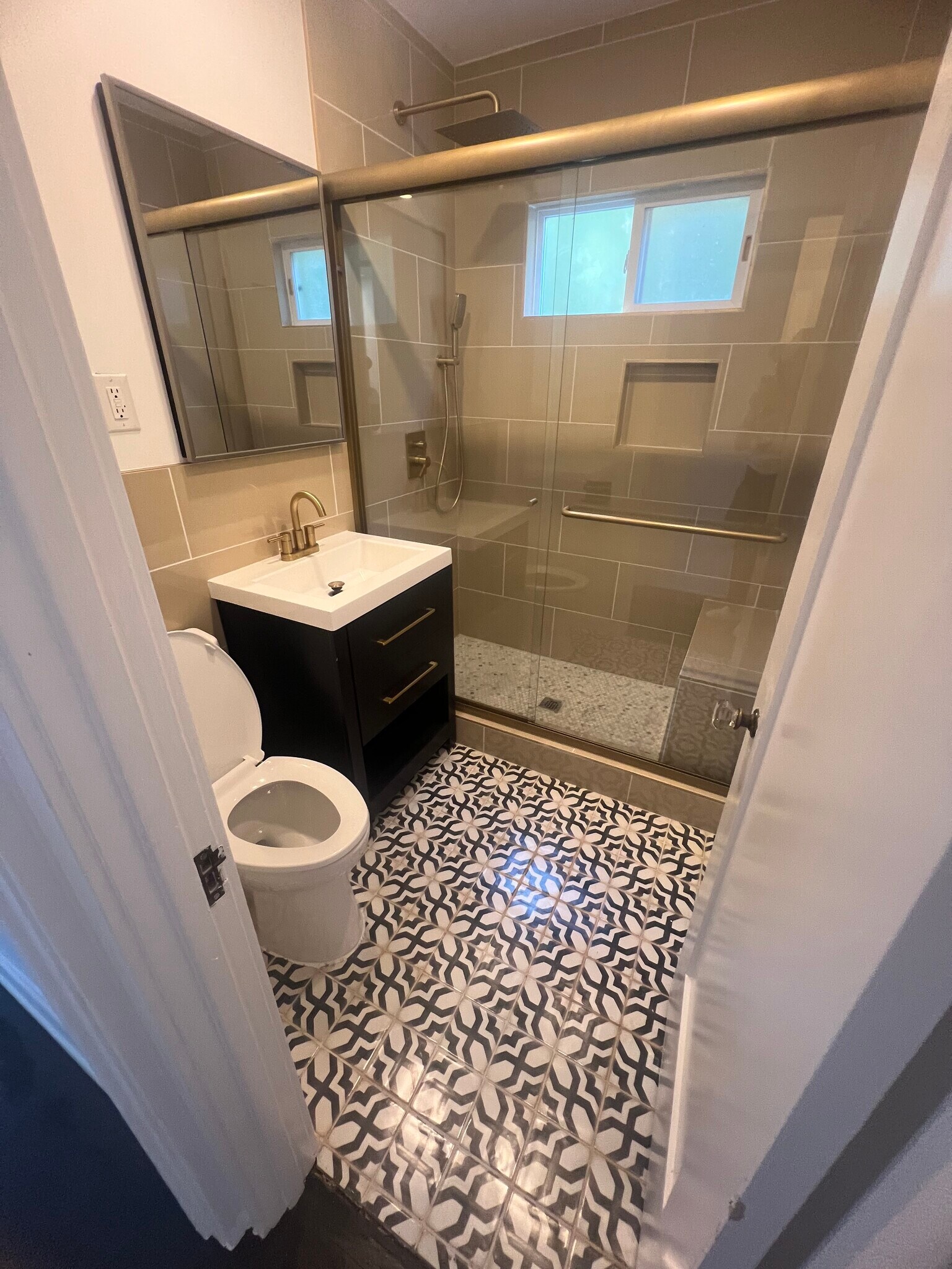 Building Photo - 1234 Keniston Ave