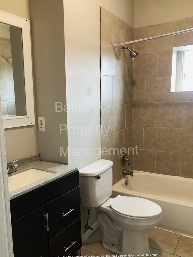Building Photo - 947 S Brook St