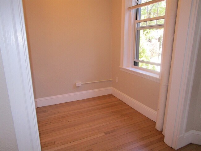Building Photo - 122 Riverway
