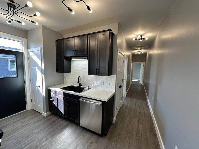 Building Photo - 1102 S Malott St