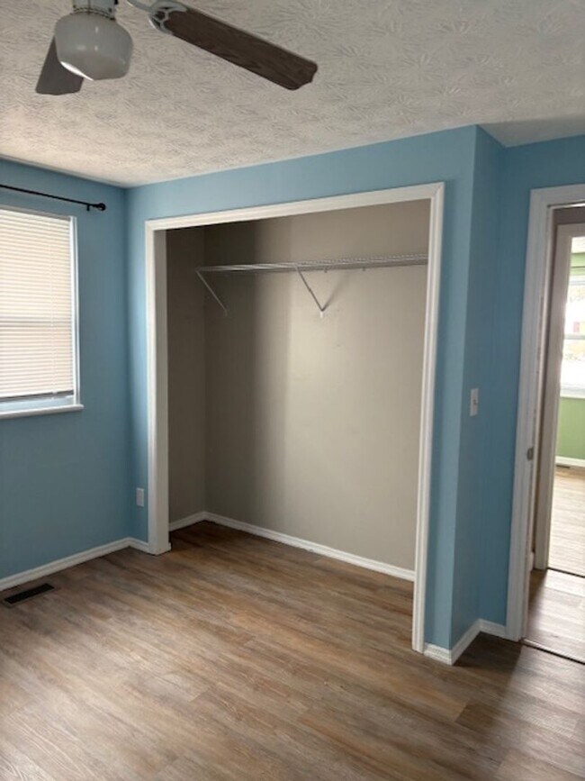 Building Photo - 3 Bedroom, 1 1/2 Bath Home in Huber Heights