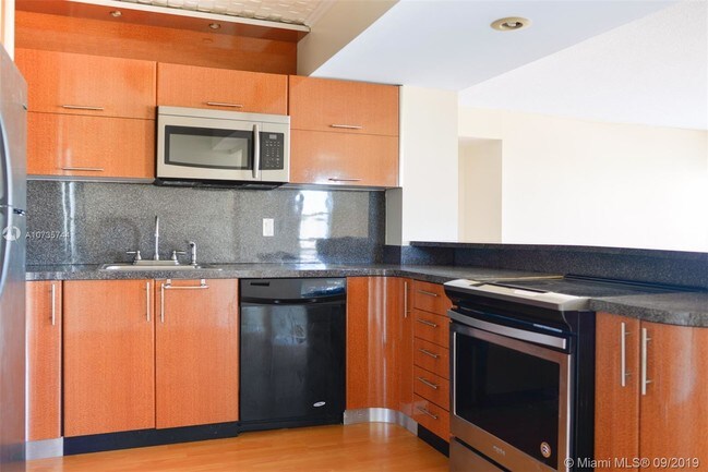 Building Photo - 401 Golden Isles Dr