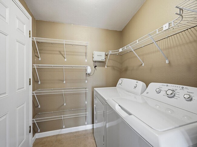 Building Photo - Updated 3 Bed Home with Vaulted Ceilings, Solar Panels & Large Corner Lot