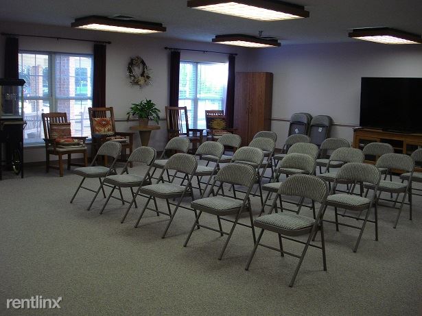 Building Photo - 305 Oak Springs Dr