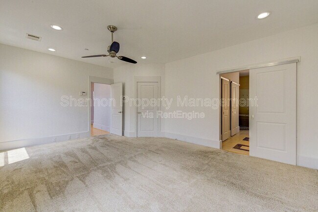 Building Photo - 113 Tuam St