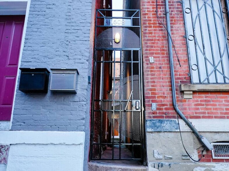 Building Photo - 1608 Pleasant St