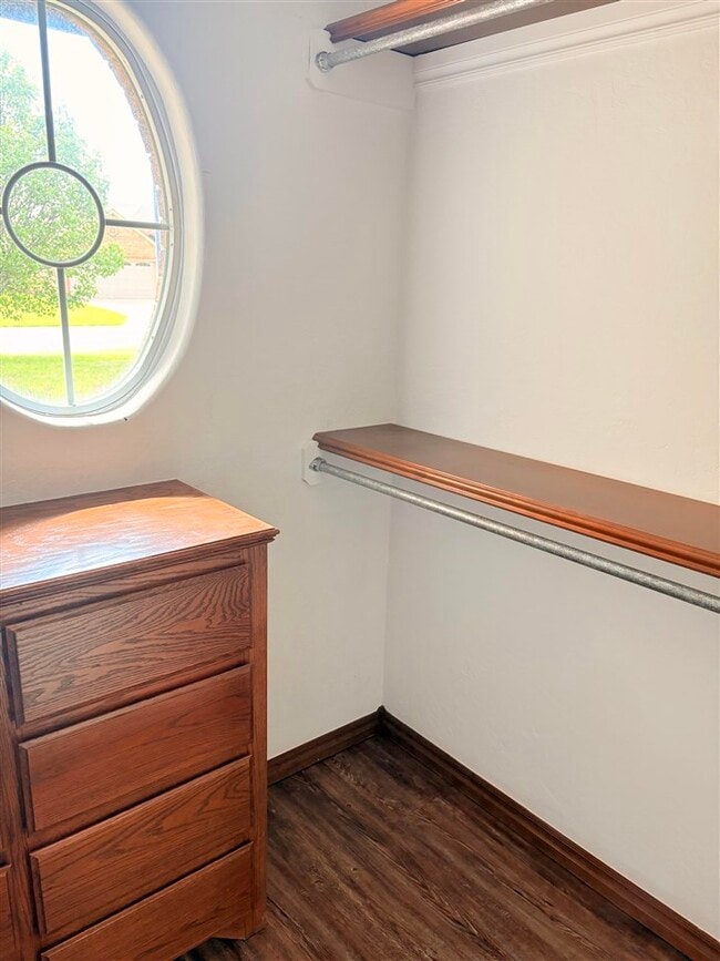 Building Photo - 1209 Alma Dr