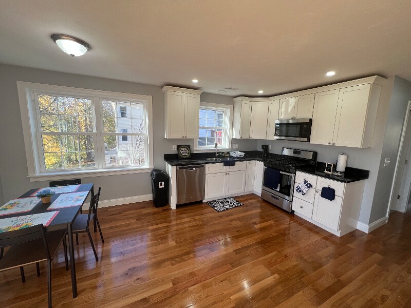 Building Photo - 158B Beacon St