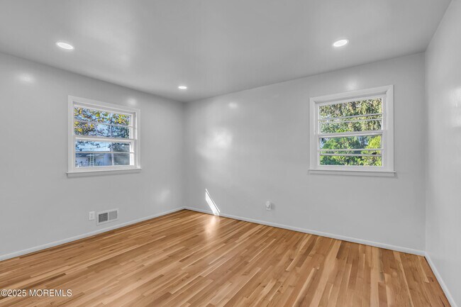 Building Photo - 16 Burdge Dr