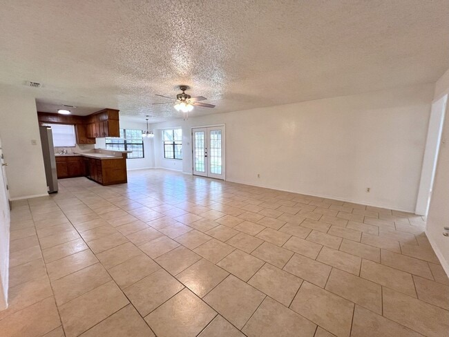 Building Photo - Charming 3-Bedroom Home for Rent in Harker...
