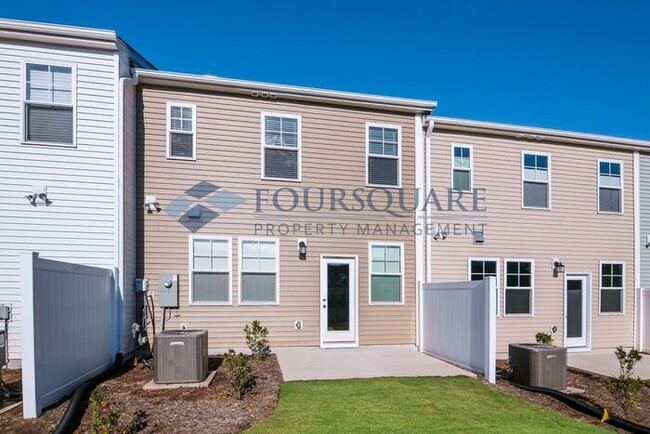 Building Photo - New Townhome | Washer/ Dryer Included |Fib...