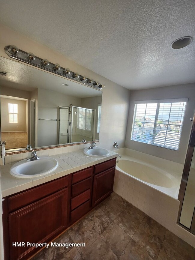 Building Photo - Gorgeous single family home in Chino