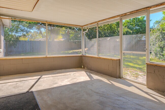 Building Photo - 150 Lady Susan Ct