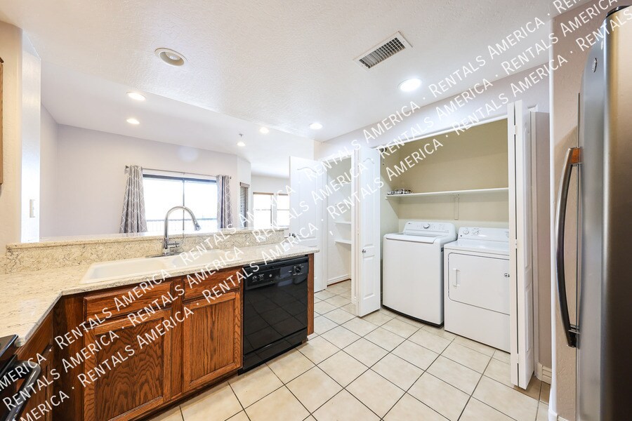 Building Photo - 21320 N 56th St