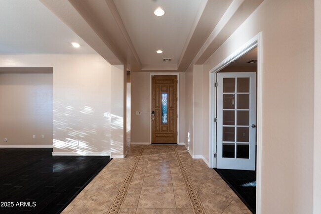 Building Photo - 453 W Lantana Pl