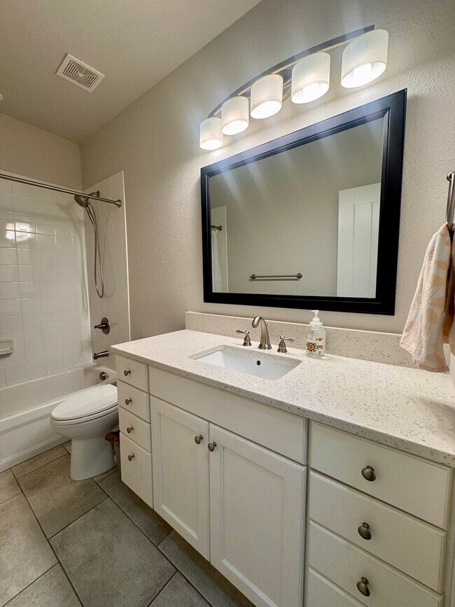 Building Photo - LUXURY 4 Bedroom home in NORTHGATE with Mountain Views