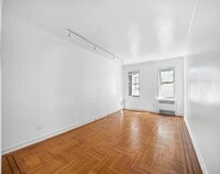 Building Photo - 601 E 19th St