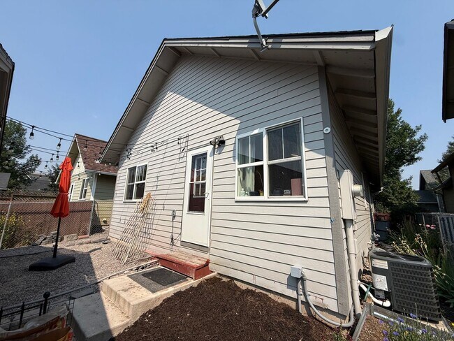 Building Photo - Pet-Friendly 2BR/2BA in Peaceful Canyon Creek Neighborhood