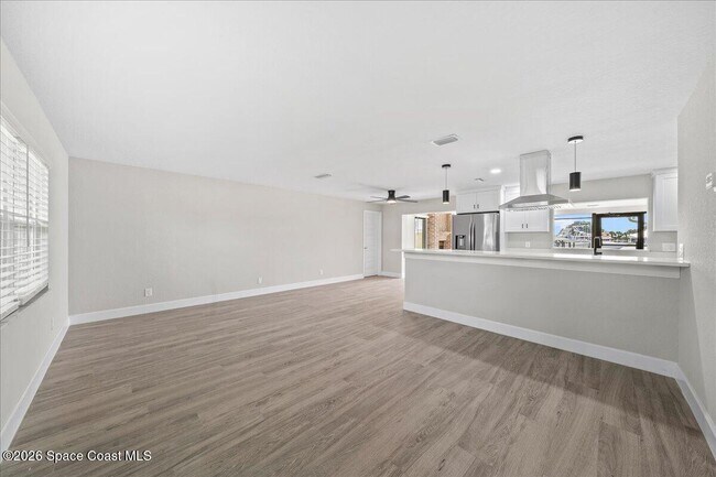 Building Photo - 540 Albatross St