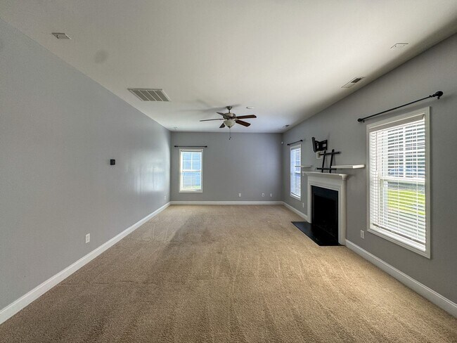 Building Photo - Stunning 4 Bed 2.5 Bath Home in Lexington Plantation