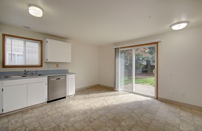 Building Photo - 3bd 2ba Single Level Home in Mountain View...