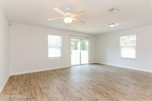 Building Photo - 522 Eiseman Wy