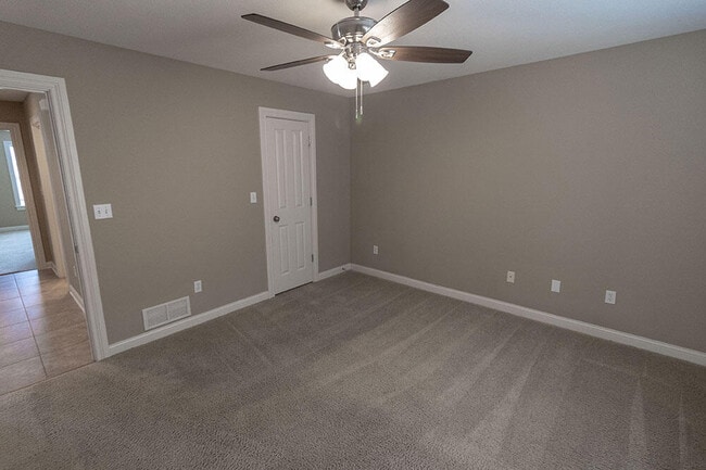 Building Photo - 2303 Roslyn Ct