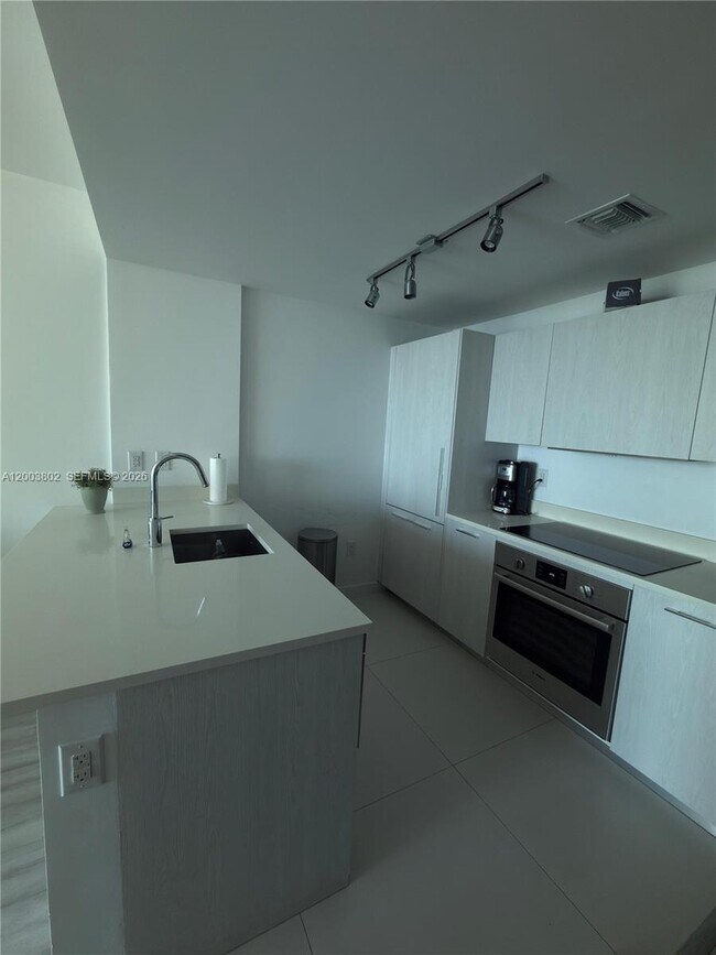 Building Photo - 501 NE 31st St