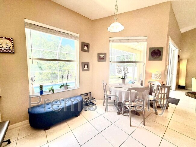 Building Photo - 431 Denise St