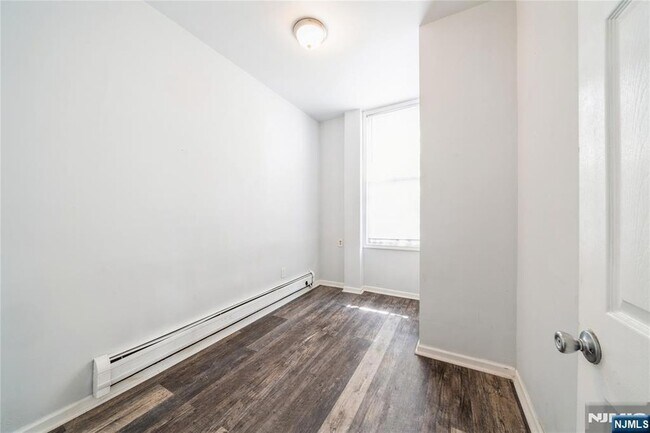 Building Photo - 309 14th St