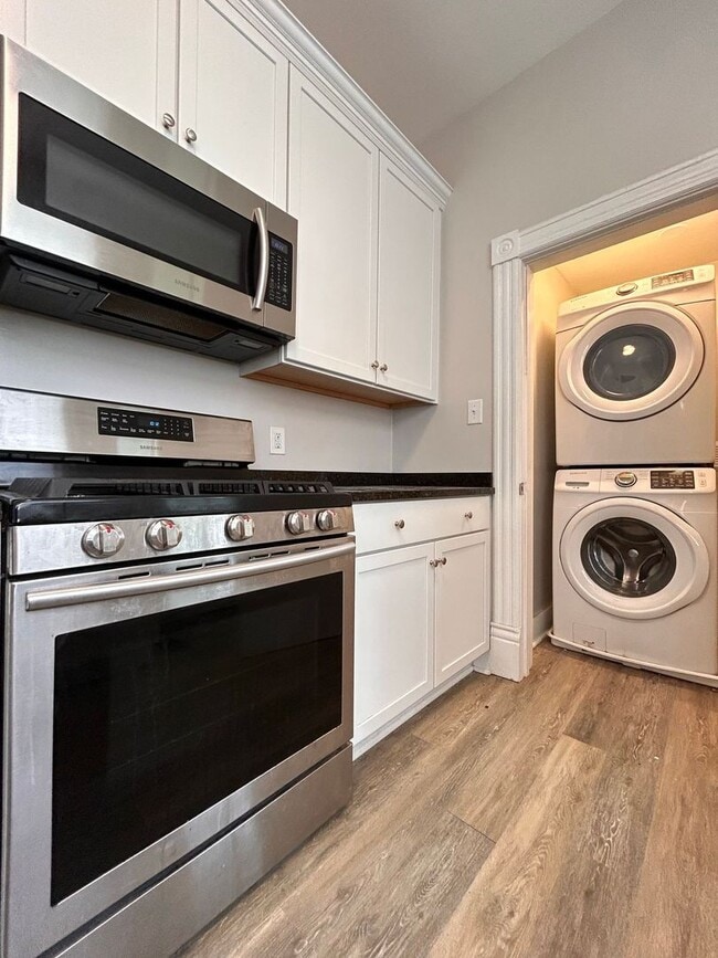 Building Photo - Charming 2-Bedroom Home -Close to Downtown...