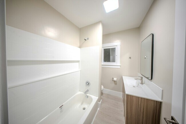 Building Photo - 520 E 300 S