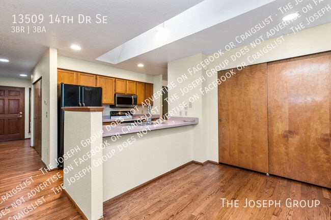 Building Photo - 13509 14th Dr SE