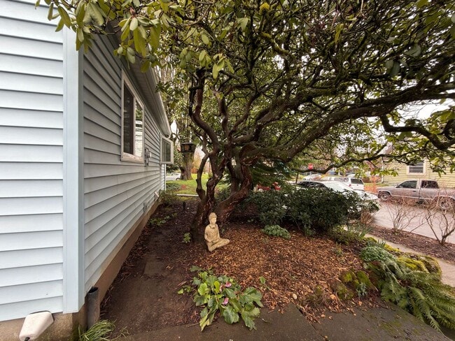 Building Photo - Modern Comfort Meets Classic Charm in South Tabor~ Fenced Backyard~ Garage~ Pets Welcome~ 94 Bike...