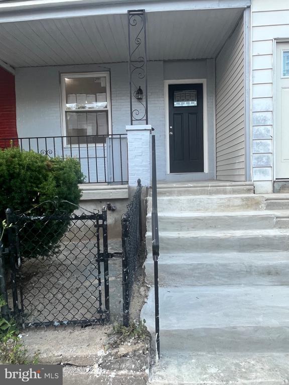 Primary Photo - 5227 Addison St