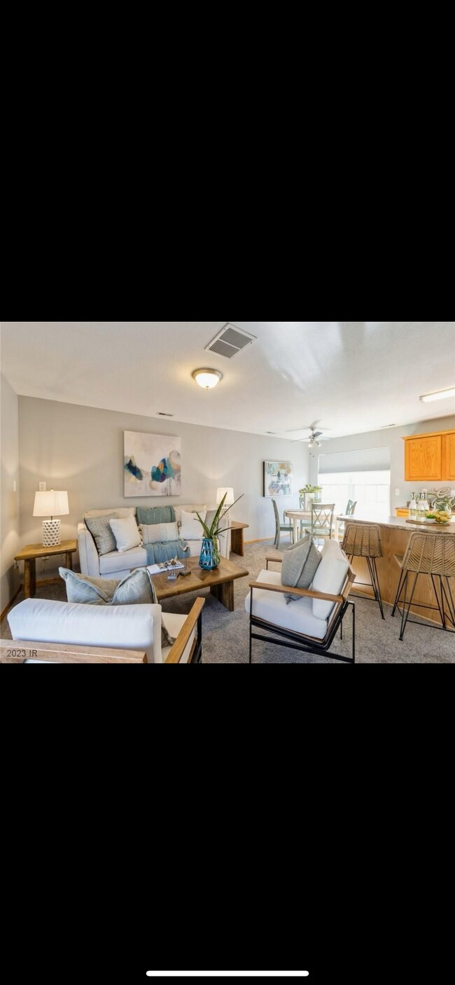 Building Photo - 15220 Greenbelt Dr