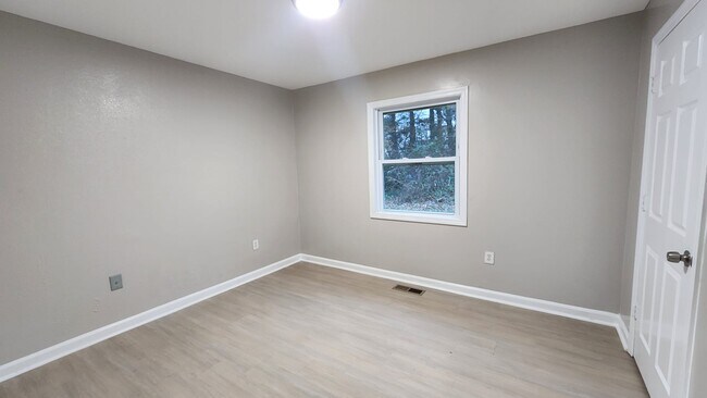 Building Photo - 2 Hazelwood Cir