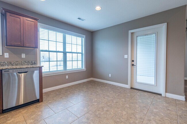 Building Photo - 2705 Iron Gate Dr