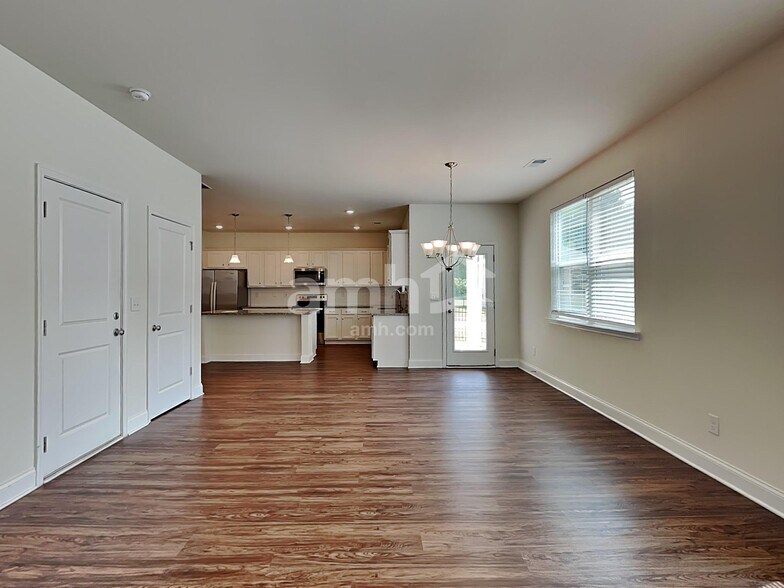 Building Photo - 600 Lk Vis Ct