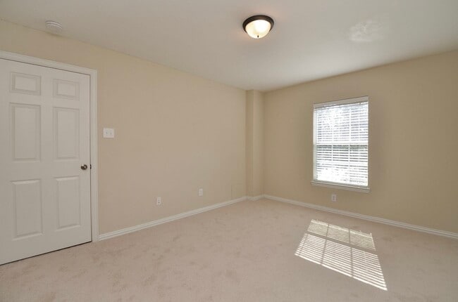 Building Photo - 5527 Baron Ridge Ln