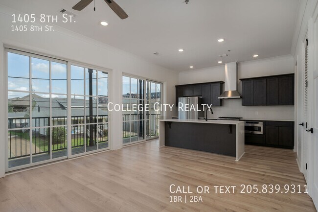 Building Photo - 1405 8th St