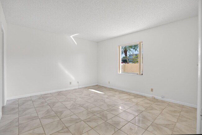 Building Photo - 300 N Hwy A1A