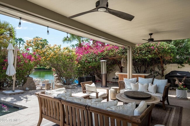 Building Photo - 1407 E Coral Cove Dr