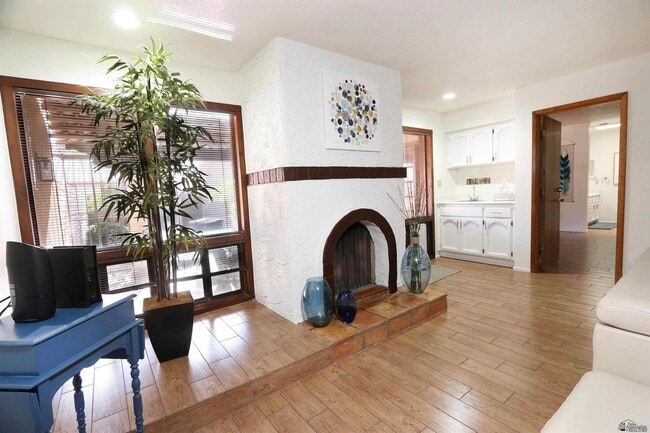 Building Photo - 3533 S Cholla Dr