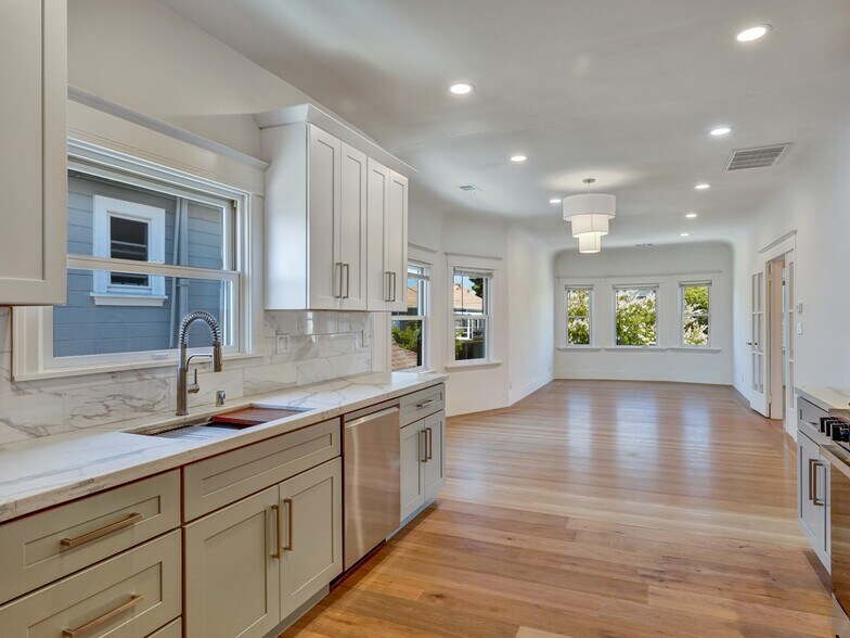 Building Photo - 1075 43rd St