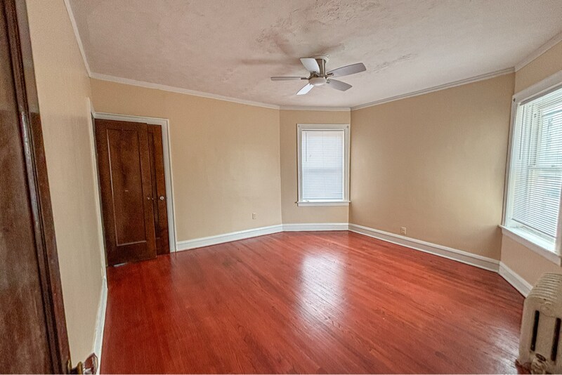 Building Photo - 8008 S Rhodes Ave
