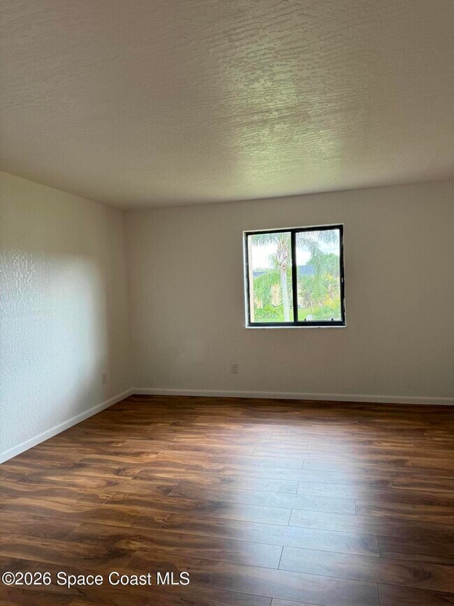 Building Photo - 2100 Forest Knoll Dr NE