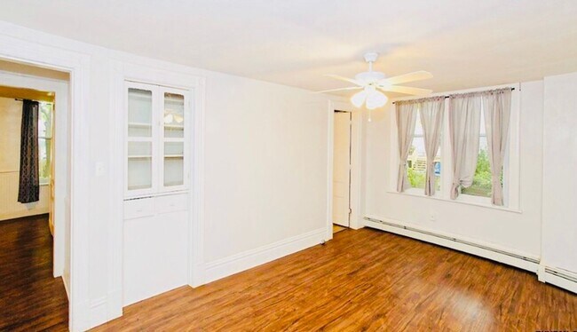 Building Photo - 807 3rd Ave